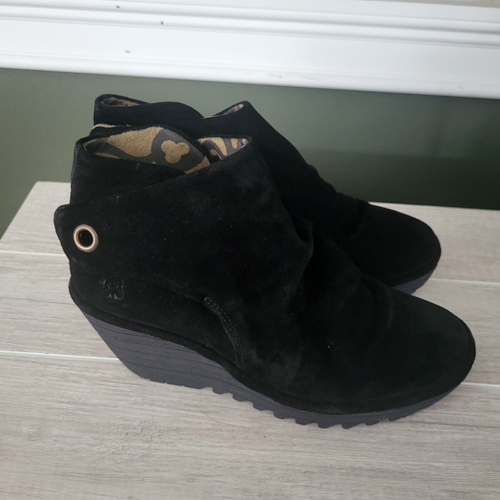 Fly London Yebi Women Black 37 EU / 6.5 - 7 US Suede wedge boots‎ chunky rubber